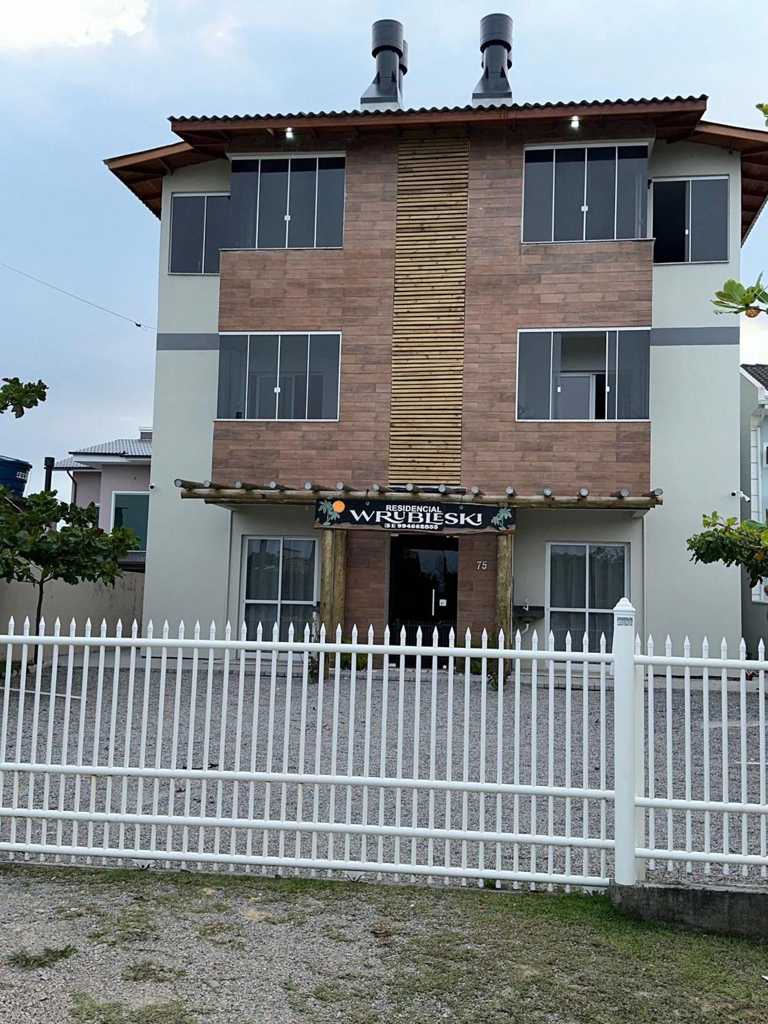 Residencial Wrubleski Sc Pinheiro Buitenkant foto